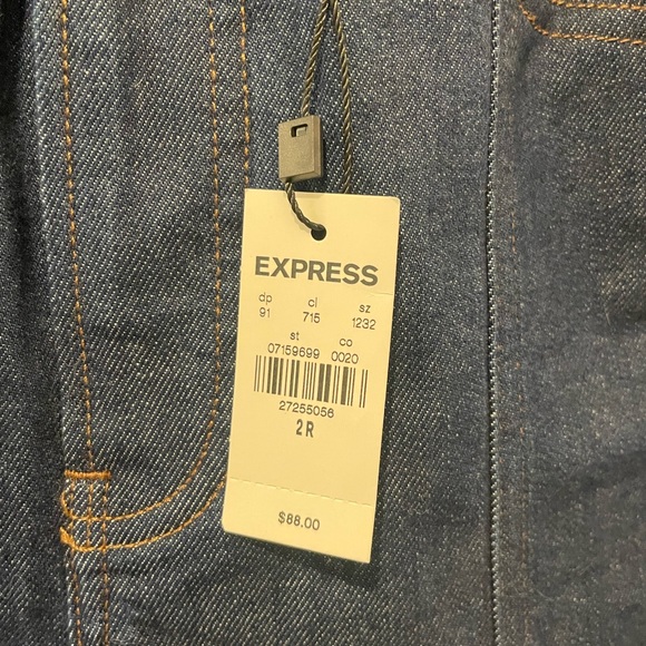 NEW with tags. Express women’s dark blue flare jeans with belt. Size 2R - Picture 5 of 6